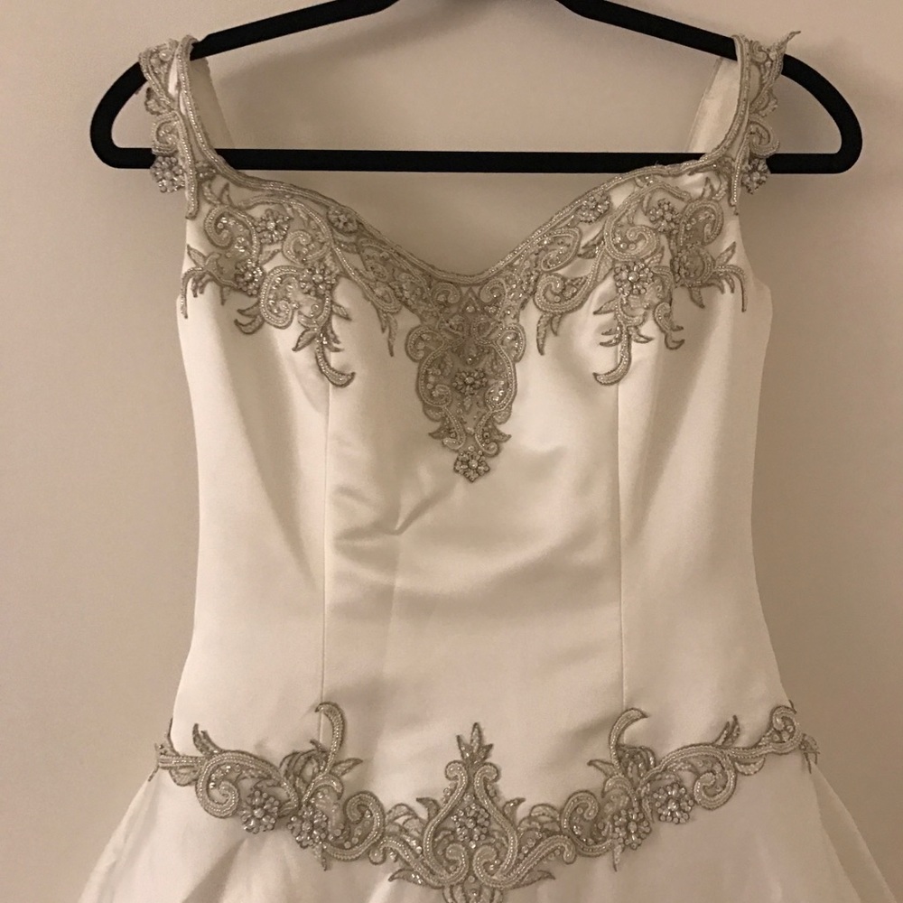 Romantic Style Wedding dress with long tail